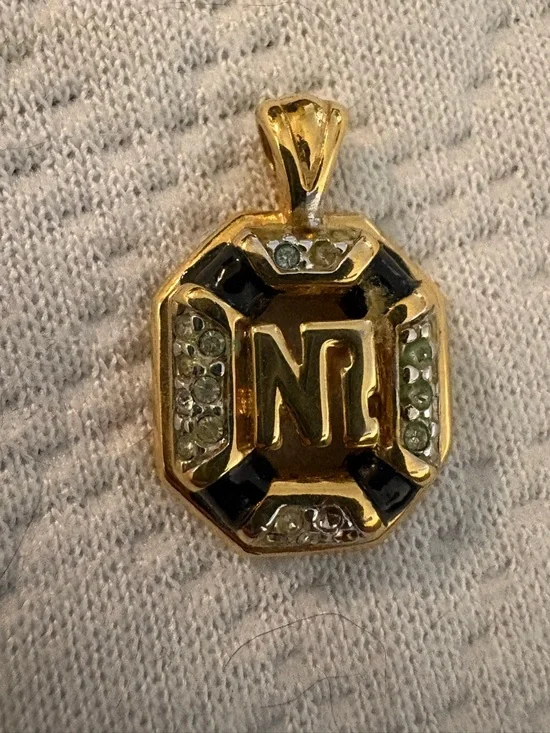 Nina Ricci Pendant - Picture 1 of 4